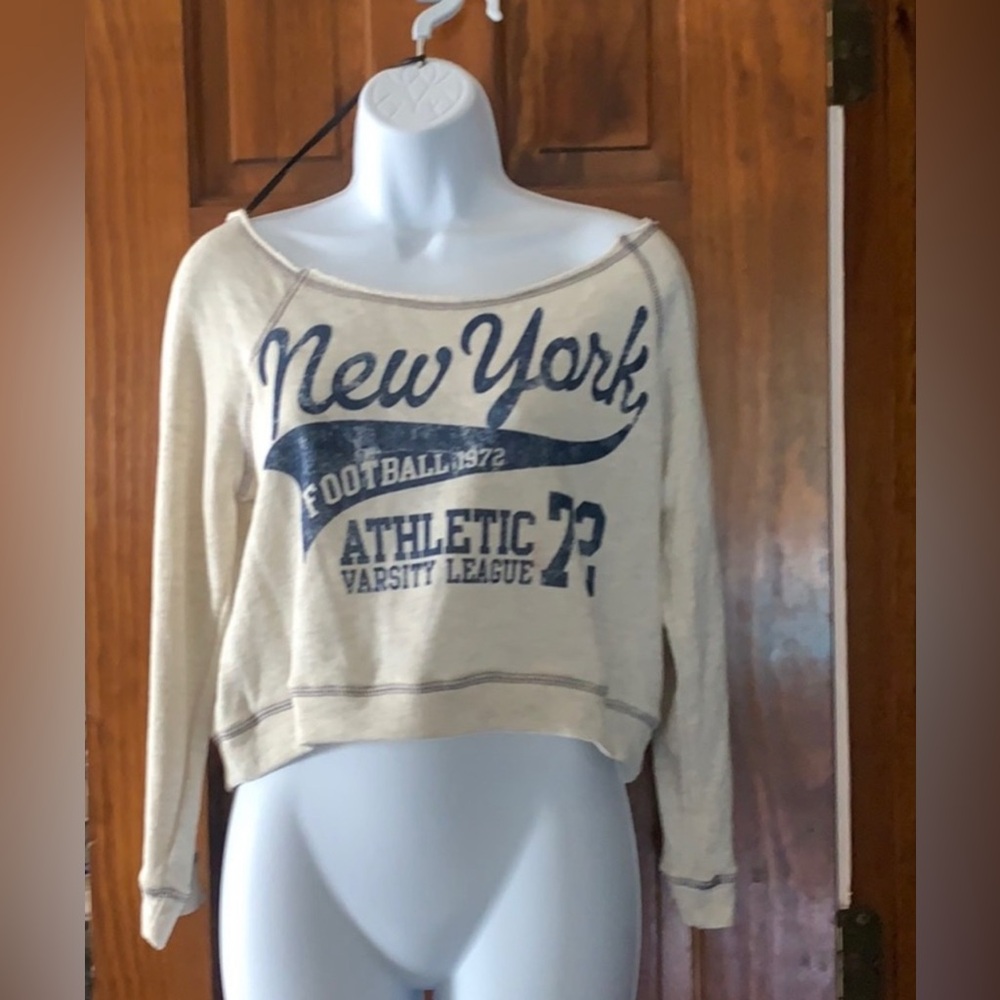 Forever 21 New York Shirt Crop Long Sleeve Off the Shoulder Top. NWT
